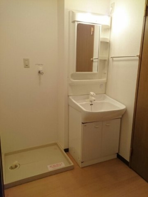 【洗面所】 | プリマヴェーラ | 脱衣スペースもあります