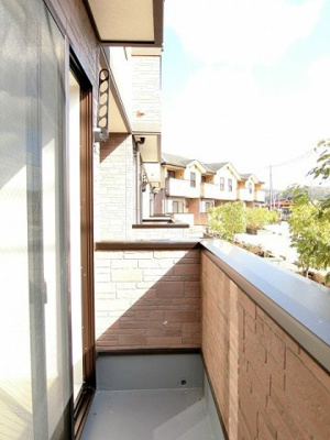 【バルコニー】 | ア・サンテＢ | 外からの目が気にならないバルコニーで洗濯物が干せます