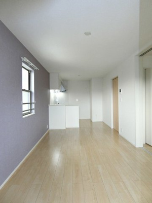 【居間・リビング】 | ミディ　リヴィエール | こちらの居間で趣味の時間をお楽しみください