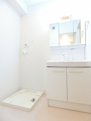 【洗面所】 | ミディ　リヴィエール | 脱衣スペースもあります