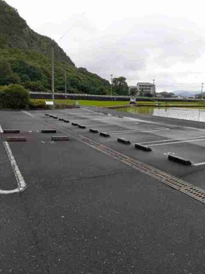 【駐車場】 | サンプレインＡ | 駐車場に車を止められます