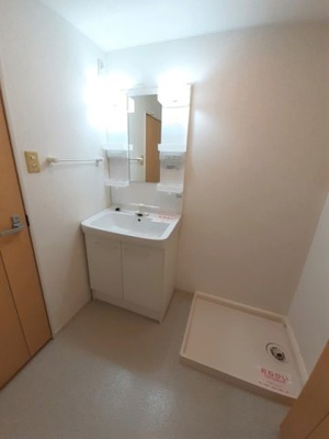 【洗面所】 | サンプレインＡ | 明るい洗面所です