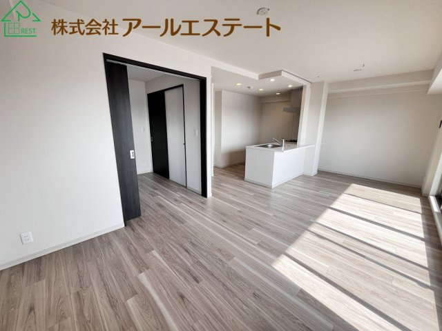 プレサンスロジェ姫路Ⅱ　　山陽電鉄「手柄駅」徒歩5分の居間・リビング