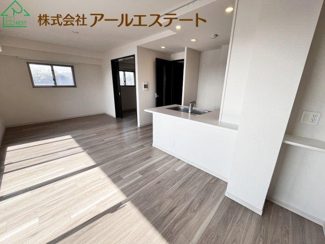 プレサンスロジェ姫路Ⅱ　　山陽電鉄「手柄駅」徒歩5分の居間・リビング