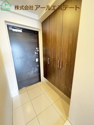 プレサンスロジェ姫路Ⅱ　　山陽電鉄「手柄駅」徒歩5分の玄関
