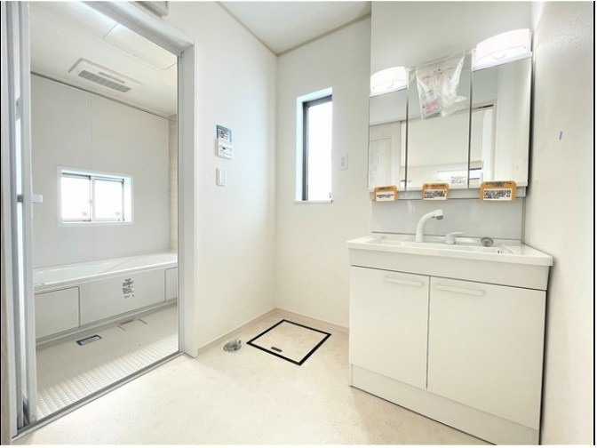 那覇市三原３丁目＼E号棟／の独立洗面台|建築中の為同社施工の写真を掲載しています