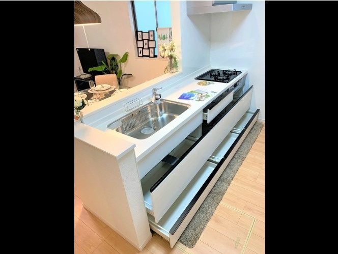 那覇市三原３丁目＼E号棟／のキッチン|建築中の為同社施工の写真を掲載しています