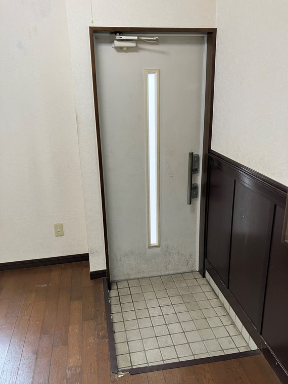 中目黒３丁目テラスハウスの玄関