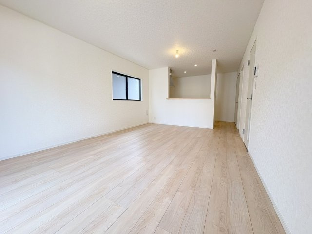 三郷市天神1丁目　新築戸建　全1棟の居間・リビング|同施工会社の参考写真になります。