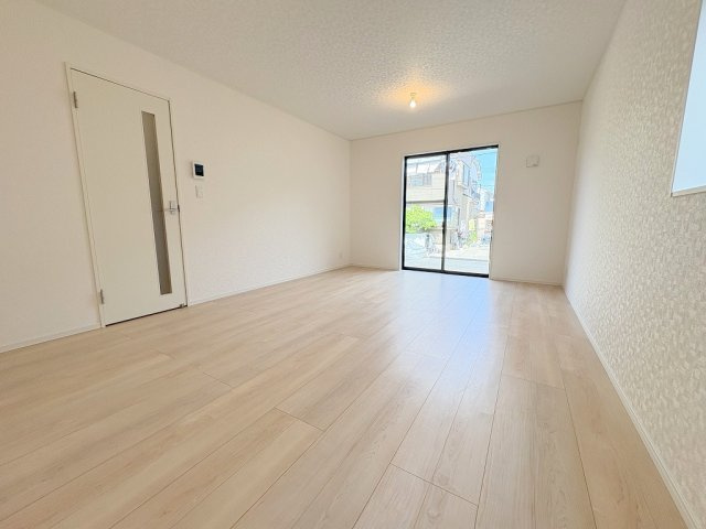 三郷市天神1丁目　新築戸建　全1棟の居間・リビング|同施工会社の参考写真になります。