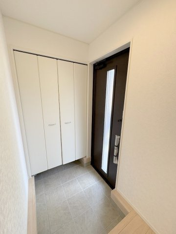 三郷市天神1丁目　新築戸建　全1棟の玄関|同施工会社の参考写真になります。