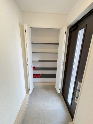 三郷市天神1丁目　新築戸建　全1棟の玄関|同施工会社の参考写真になります。