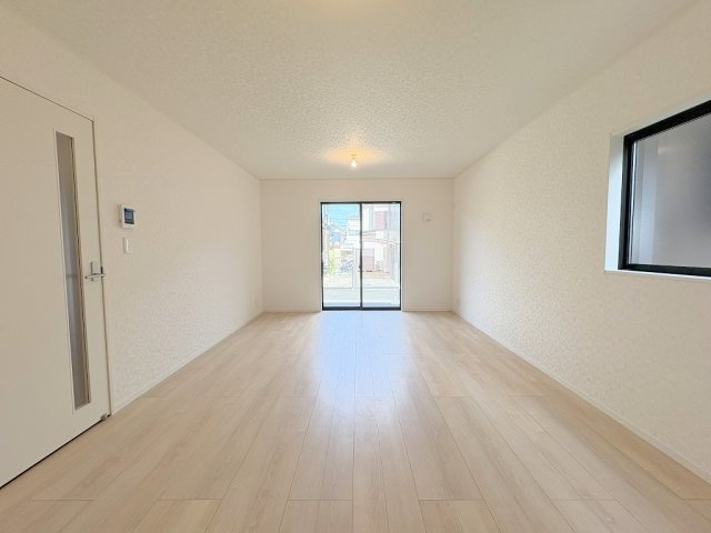 三郷市天神1丁目　新築戸建　全1棟の居間・リビング|同施工会社の参考写真になります。