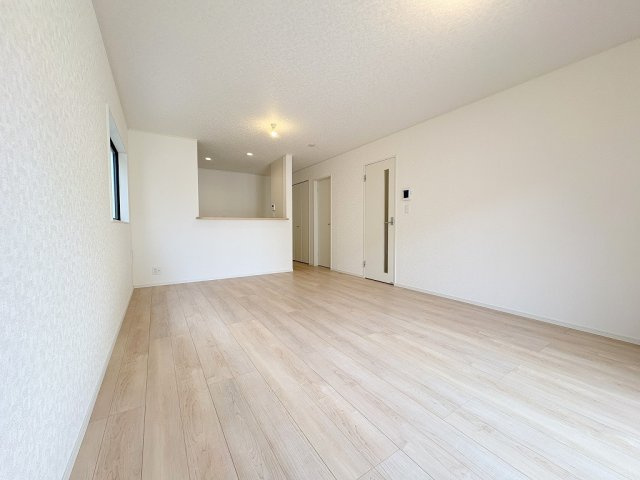 三郷市天神1丁目　新築戸建　全1棟の居間・リビング|同施工会社の参考写真になります。