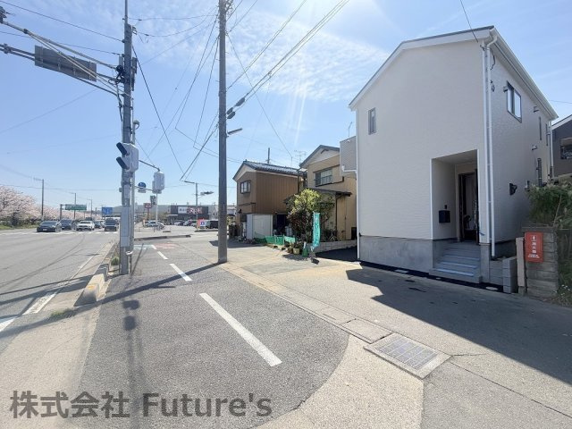 三郷市天神1丁目　新築戸建　全1棟の前面道路含む現地写真|前面道路含む現地写真です。