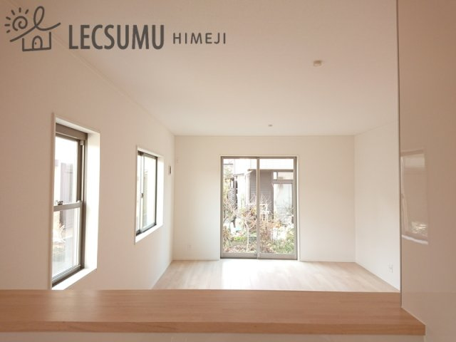 勝原区山戸第4　2期/新築戸建の居間・リビング|同社施工例