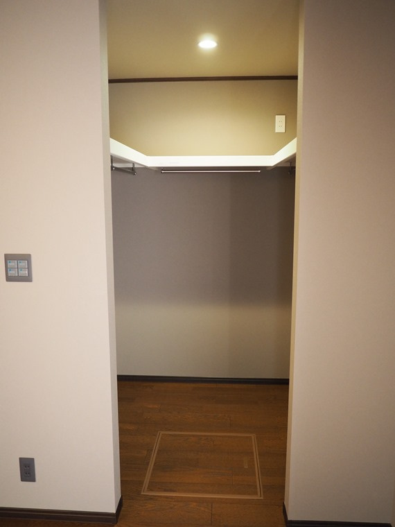 西久保町戸建の収納