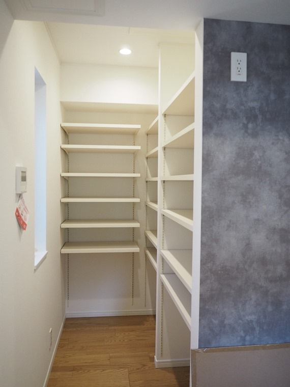 西久保町戸建の玄関