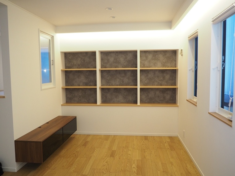 西久保町戸建の居間・リビング