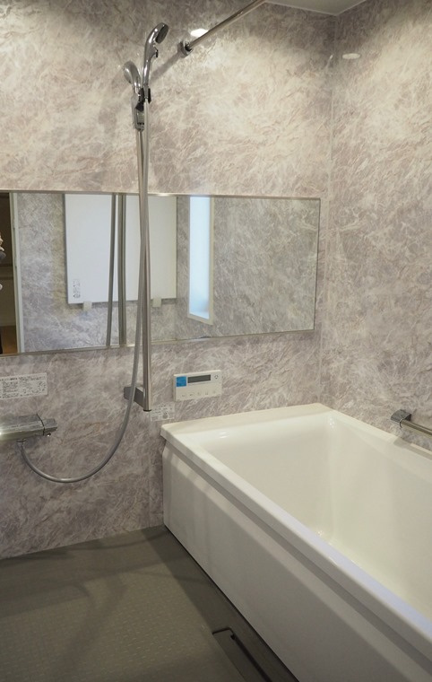 西久保町戸建の浴室