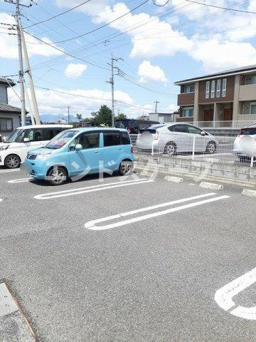 ラ・ルーチェⅠの駐車場|高崎、前橋のお部屋探しはエンドスケープまで！お客様の理想お聞かせ下さい♪