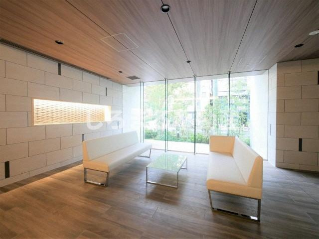 OPUS RESIDENCE SHINSAIBASHISOUTHのロビー