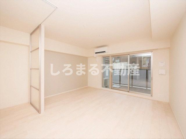 OPUS RESIDENCE SHINSAIBASHISOUTHの居間・リビング