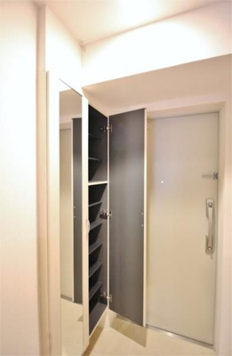 【玄関】 | SAKURA TERRACE | 収納もある玄関です