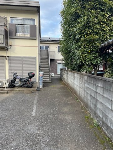 フォーブル中野の駐車場