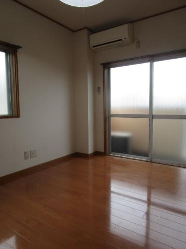 船橋市前原西７丁目のアパートの居間・リビング