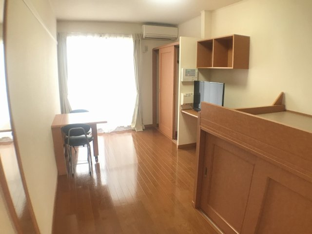 レオパレスＷｅｓｔｇａｔｅゆだの居間・リビング