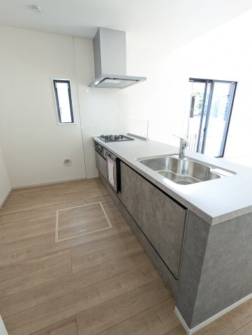 水戸市小吹町2期のキッチン|キッチンの写真です。家族との会話を楽しみながらお料理が楽しめる対面式キッチン～！！ご家族との絆も深まりますね～♪