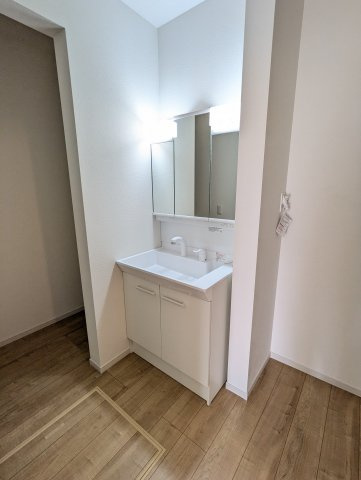 水戸市小吹町2期の独立洗面台|洗面台朝の身支度には欠かせない独立洗面化粧台