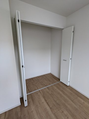 水戸市小吹町2期の収納|クローゼット内にキャストなどを置いていただき、スペースの有効活用を！