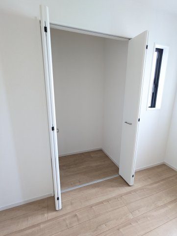 水戸市小吹町2期の収納|広々クローゼットがあり、お部屋をすっきりとお使いいただけます。