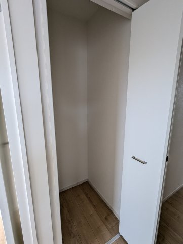 水戸市小吹町2期の収納|クローゼット内にキャストなどを置いていただき、スペースの有効活用を！