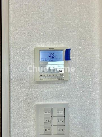 パレステージ浅草橋の発電・温水設備|【給湯リモコン】外での一日を忘れさせてくれるオートバス機能でお好みの湯量・温度に調整された浴槽。