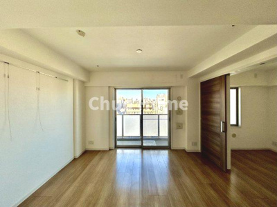 【居間・リビング】 | パレステージ浅草橋 | 【リビングダイニング】一日の中で多くの時間を過すことになるリビングダイニングだからこそ、いつも穏やかな空間であることが必然。爽やかな通風と採光を存分に感じる事が出来る空間です。