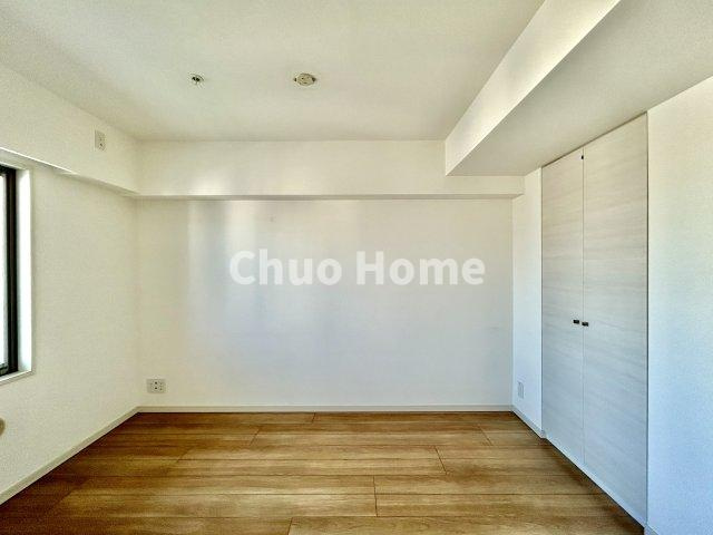 パレステージ浅草橋の寝室|【寝室】心と体をゆったりと安らげる主寝室。寝室のゆとりが大きい分だけ、暮らしの安らぎは深まります。一日の疲れを癒すだけでなく、ご夫婦の親密な語らいを紡ぎ出します