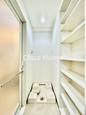 【ランドリースペース】 | パレステージ浅草橋 | 【ランドリースペース】担当者がスケールを持ち歩いておりますので、ご見学時には現在お使いの洗濯機などがきちんと収まるかなどもチェックして下さい。見学前に測っておくと非常に便利だと思います。