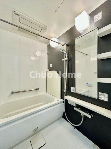 パレステージ浅草橋の浴室|【バスルーム】暖房換気乾燥機付きシステムバスルーム。暖房・冷風・換気・乾燥など、毎日を快適に過ごせるうれしい機能が揃っています。雨の日の洗濯物も安心です。