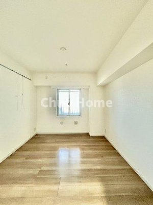 【洋室】 | パレステージ浅草橋 | 【洋室】快適に過ごす条件は、一人ひとり違います。だからこそ飾り過ぎないシンプルな内装と偏り過ぎないデザインで統一しております。居住していく中でオーナー様だけの【マイホーム】に創り上げて下さい