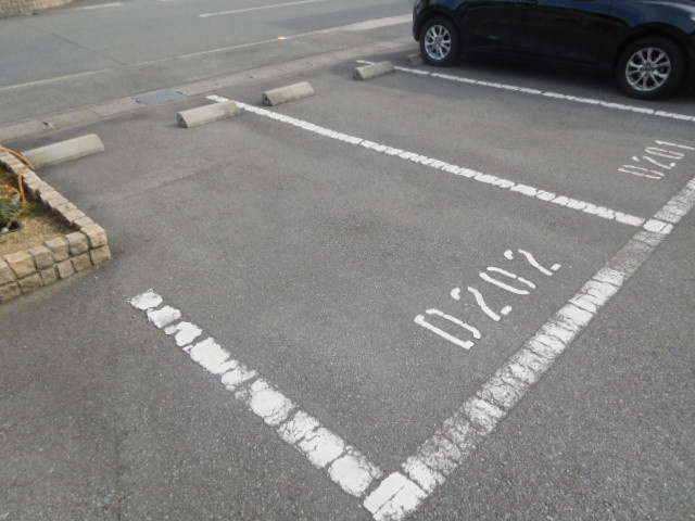 シャーメゾン南町ノ坪 D棟の駐車場