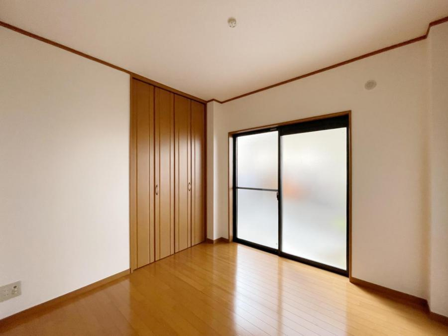 佐太中町7丁目　中古一戸建ての洋室|洋室5.25帖
■物件内覧・資金計画相談・住宅ローン相談、リフォーム相談、お問合せ受付中■
※当日・翌日のご内覧、ご相談はお電話でのお問合せがスムーズです！