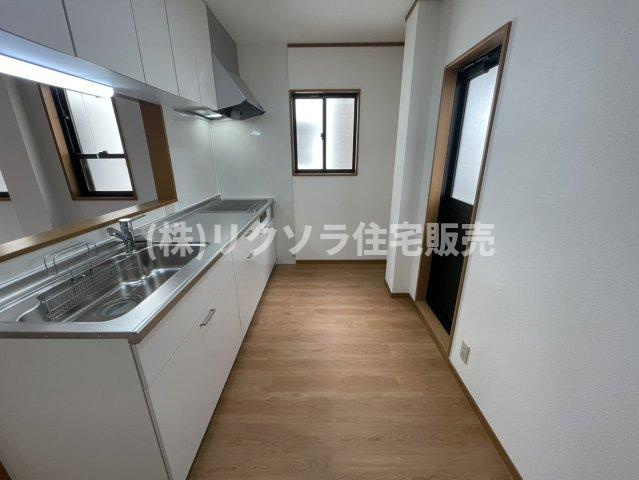 佐太中町7丁目　中古一戸建てのキッチン|LDK16.0帖
■物件内覧・資金計画相談・住宅ローン相談、リフォーム相談、お問合せ受付中■
※当日・翌日のご内覧、ご相談はお電話でのお問合せがスムーズです！