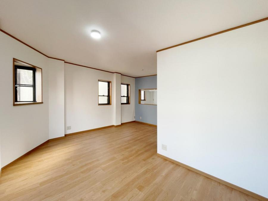 佐太中町7丁目　中古一戸建ての居間・リビング|LDK16.0帖
■物件内覧・資金計画相談・住宅ローン相談、リフォーム相談、お問合せ受付中■
※当日・翌日のご内覧、ご相談はお電話でのお問合せがスムーズです！