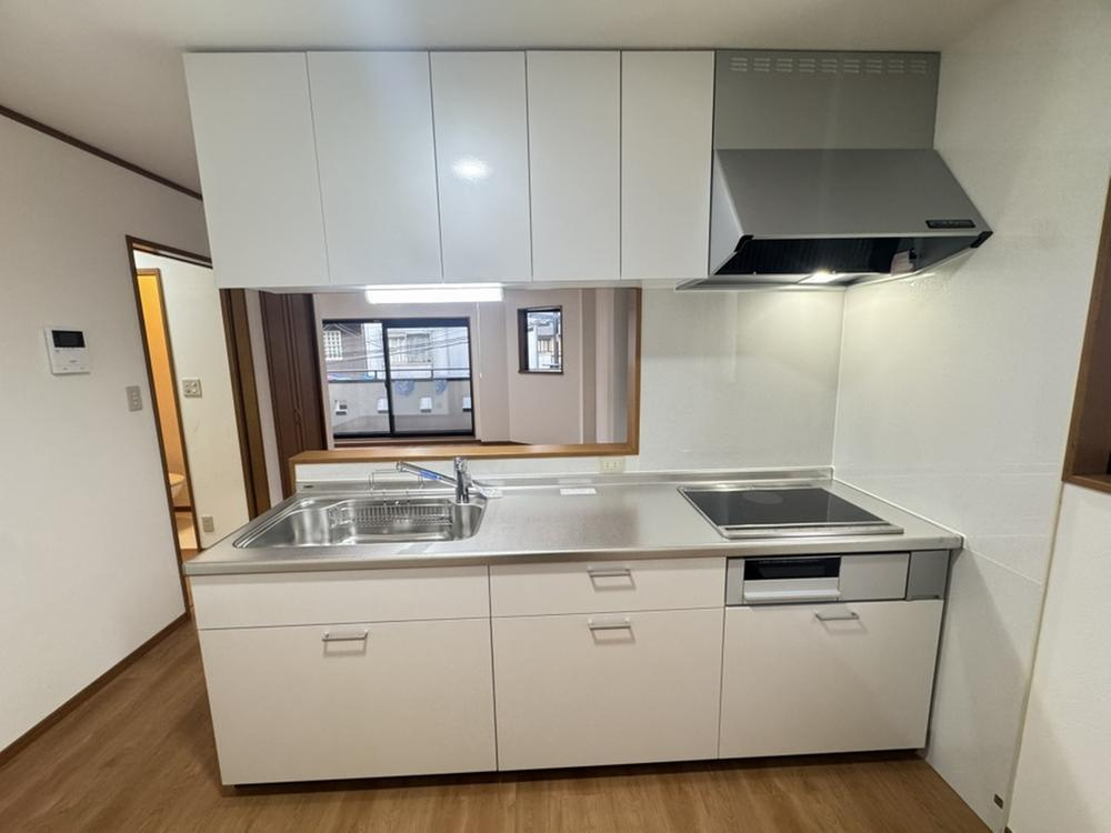 佐太中町7丁目　中古一戸建てのキッチン|対面キッチン
■物件内覧・資金計画相談・住宅ローン相談、リフォーム相談、お問合せ受付中■
※当日・翌日のご内覧、ご相談はお電話でのお問合せがスムーズです！