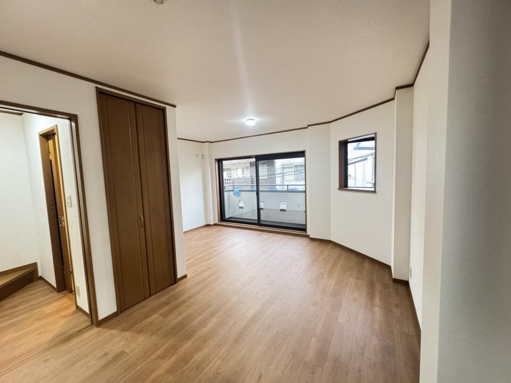 佐太中町7丁目　中古一戸建ての居間・リビング|LDK16.0帖
■物件内覧・資金計画相談・住宅ローン相談、リフォーム相談、お問合せ受付中■
※当日・翌日のご内覧、ご相談はお電話でのお問合せがスムーズです！