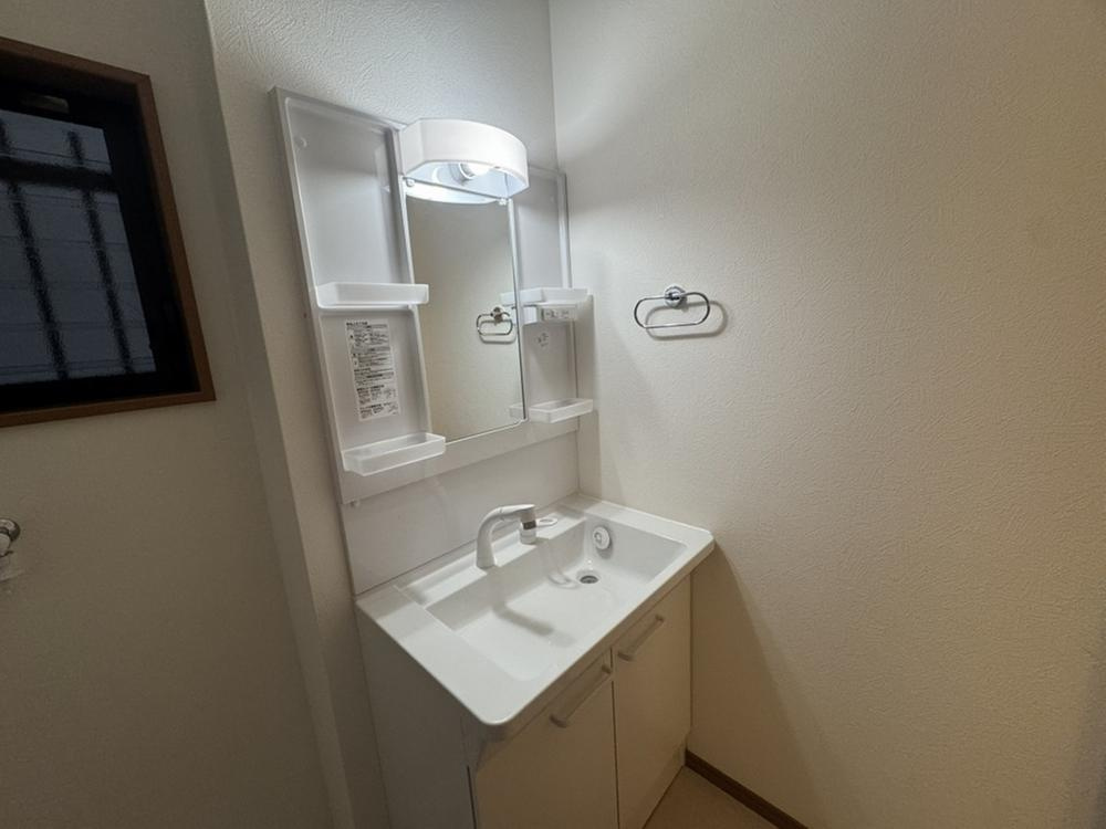 佐太中町7丁目　中古一戸建ての独立洗面台|シャワー付き洗面化粧台
■物件内覧・資金計画相談・住宅ローン相談、リフォーム相談、お問合せ受付中■
※当日・翌日のご内覧、ご相談はお電話でのお問合せがスムーズです！