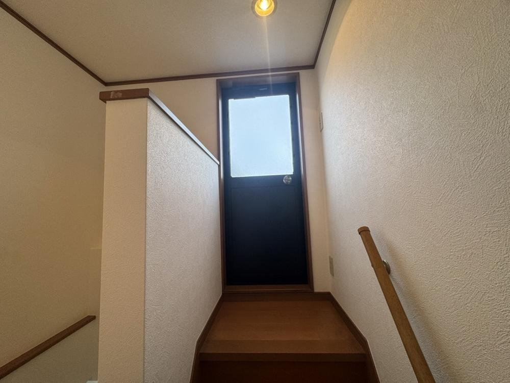 佐太中町7丁目　中古一戸建ての内装|階段　屋上入り口
■物件内覧・資金計画相談・住宅ローン相談、リフォーム相談、お問合せ受付中■
※当日・翌日のご内覧、ご相談はお電話でのお問合せがスムーズです！